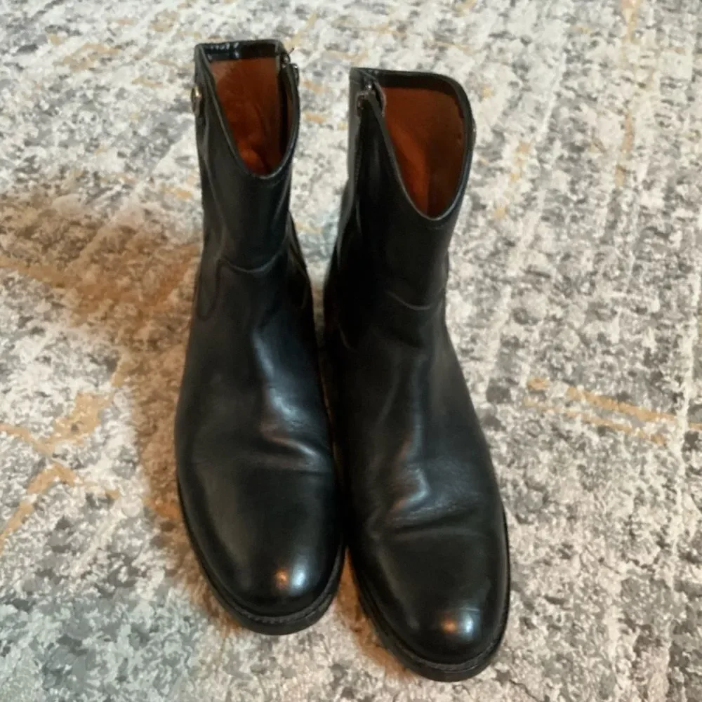 FRYE MELISSA SHORT BUTTON BOOT! EUC! SIZE 8.5